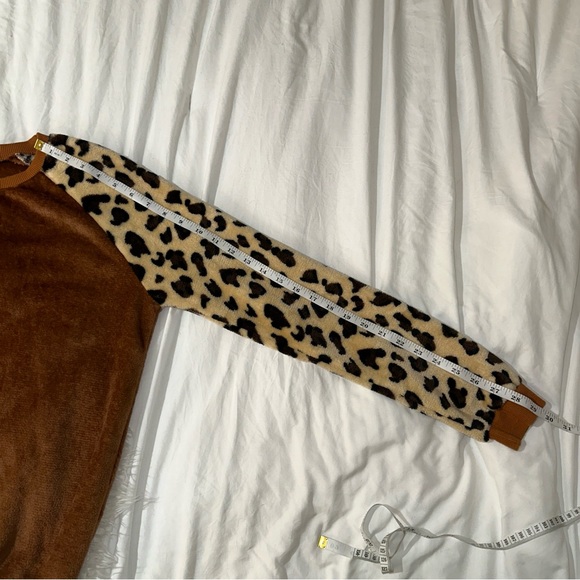 Bailey’s Blossoms | Crewneck Pullover Colorblocked Velour Leopard Animal Print - Picture 10 of 11